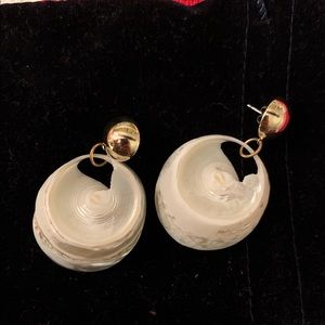 Shell earrings with gold post